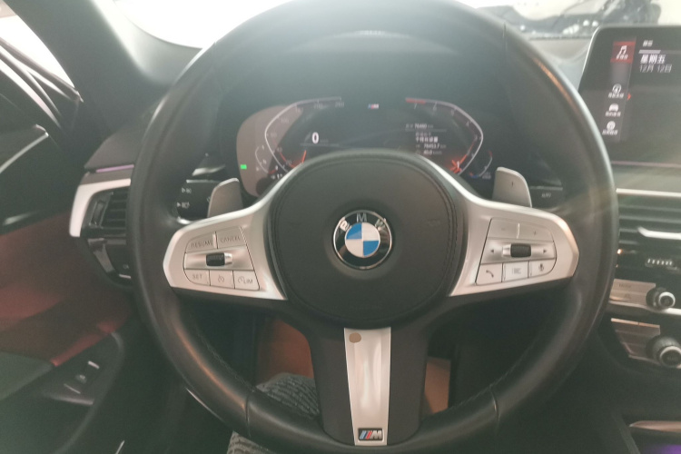 宝马5系 2022款 改款二 530Li xDrive M运动套装中控内饰13