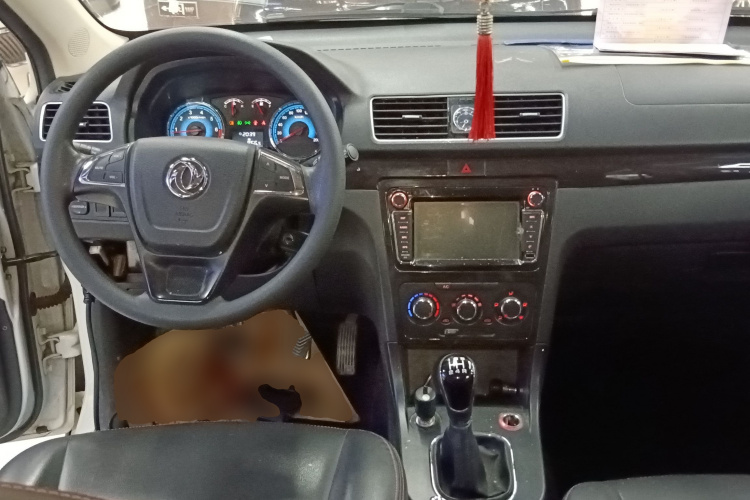 东风风光 风光370 2016款 1.5L 手动精英居家版 7座中控内饰12