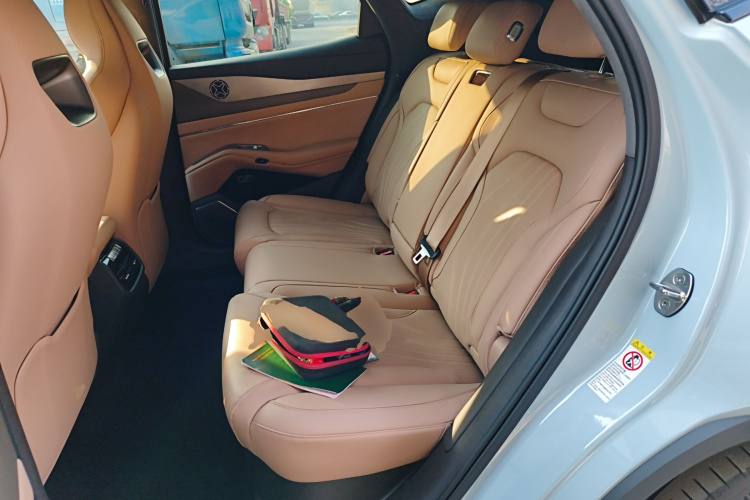 腾势N7 2024款 630 四驱智驾Max版中控内饰7004