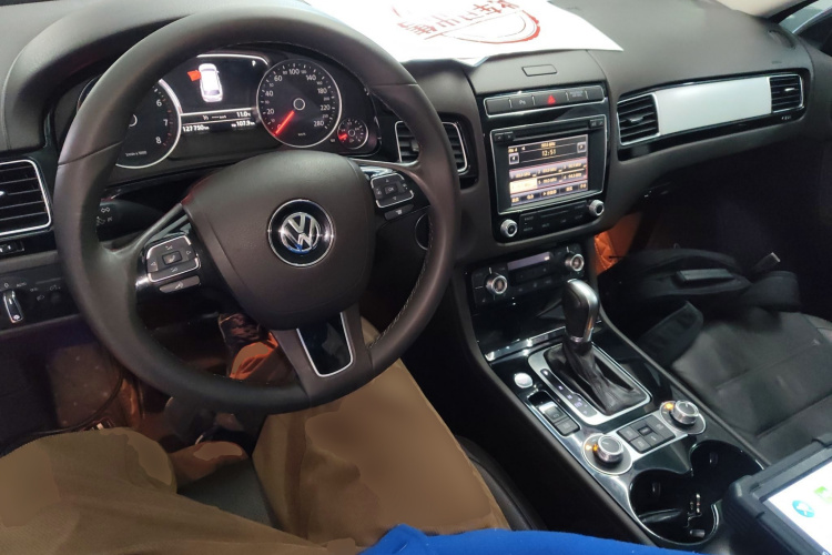 大众 途锐 2017款 3.0TSI 拓野型中控内饰7002