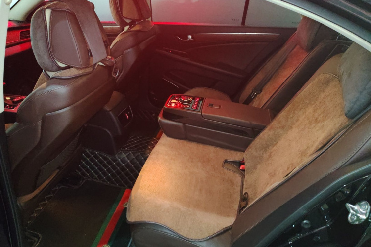 红旗H7 2018款 2.0T 旗舰版中控内饰21