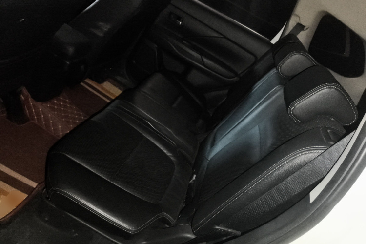 三菱 欧蓝德 2016款 2.4L 四驱精英版 5座中控内饰7004