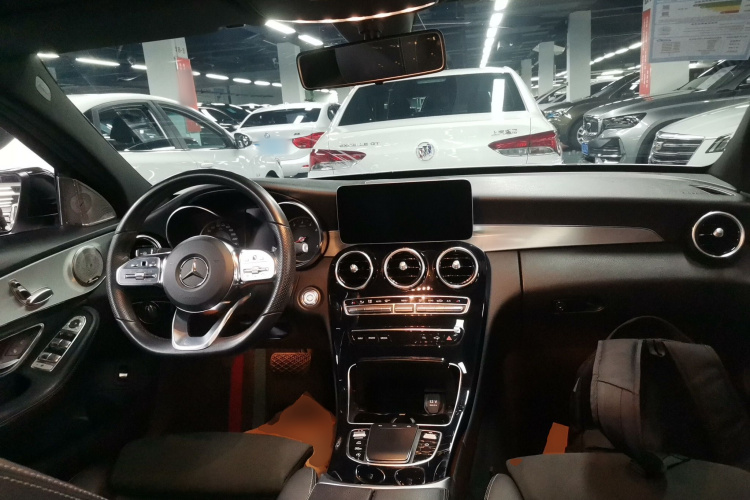 奔驰C级 2019款 C 260 运动版中控内饰7002
