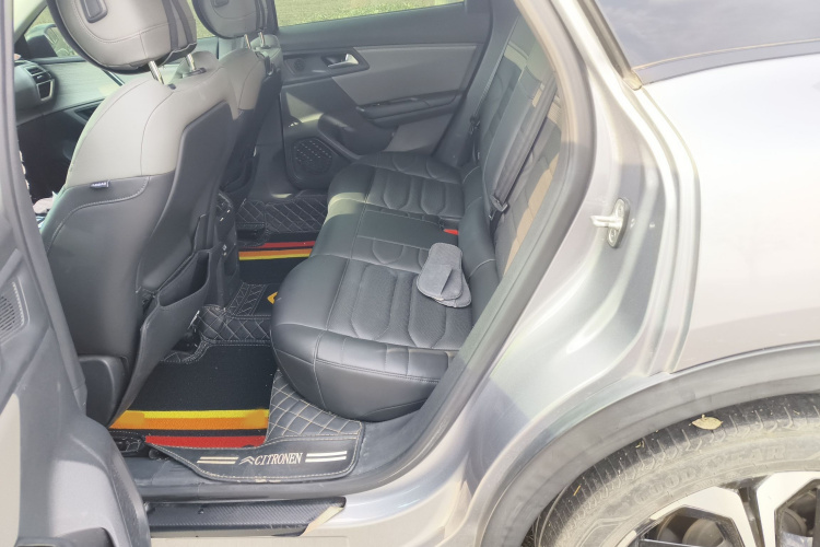 雪铁龙 凡尔赛C5 X 2021款 1.6T 耀不凡中控内饰7004