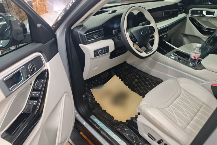 福特 探险者 2023款  EcoBoost 285 四驱赤金版 6座中控内饰7003