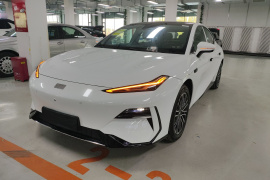 吉利银河 银河E8 2025款 575km 探索智驾版