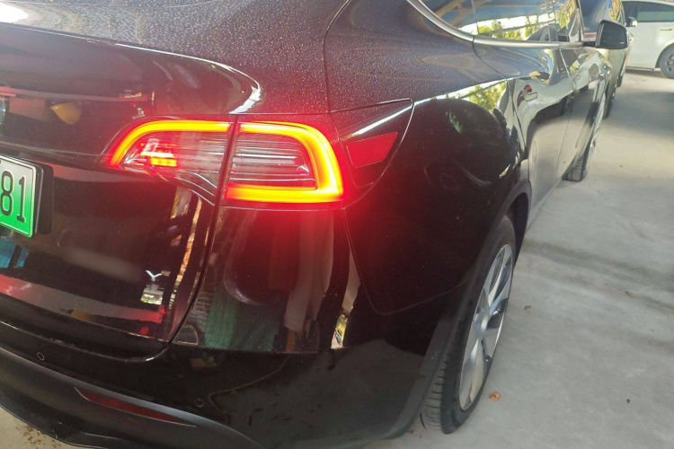 特斯拉 Model Y 2022款 改款 后轮驱动版车身外观9