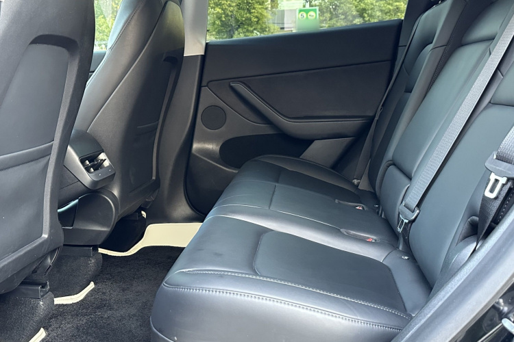 特斯拉 Model Y 2021款 标准续航后驱版中控内饰7002