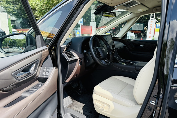 丰田 埃尔法 2024款 双擎 2.5L 尊贵版中控内饰7005