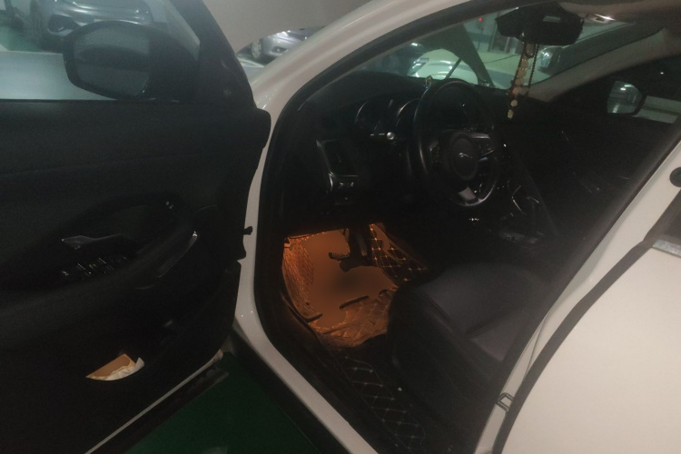 捷豹E-PACE 2018款 P200 S 国V中控内饰20