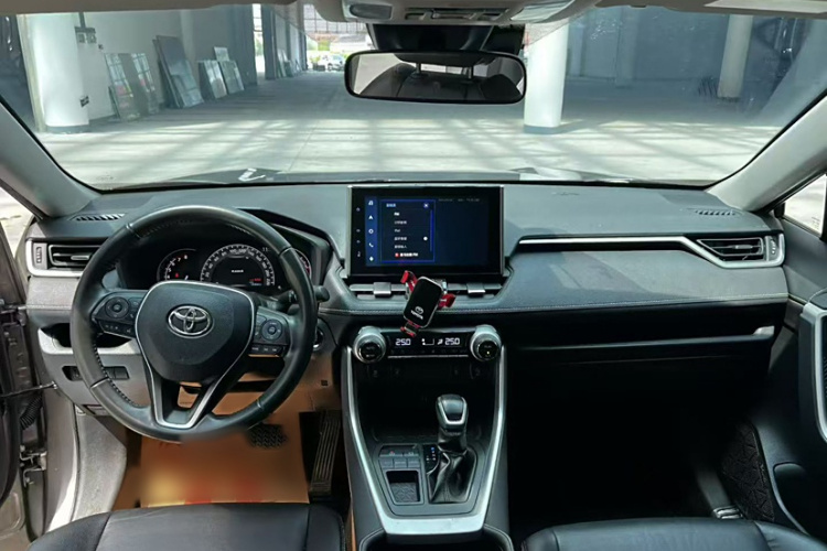 丰田 RAV4荣放 2022款 2.0L CVT两驱风尚Plus版中控内饰7002