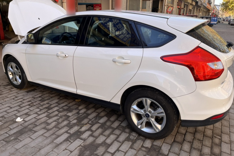 福特 福克斯 2012款 两厢 1.6L 自动风尚型车身外观6002