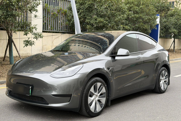 特斯拉 Model Y 2022款 改款 后轮驱动版车身外观1