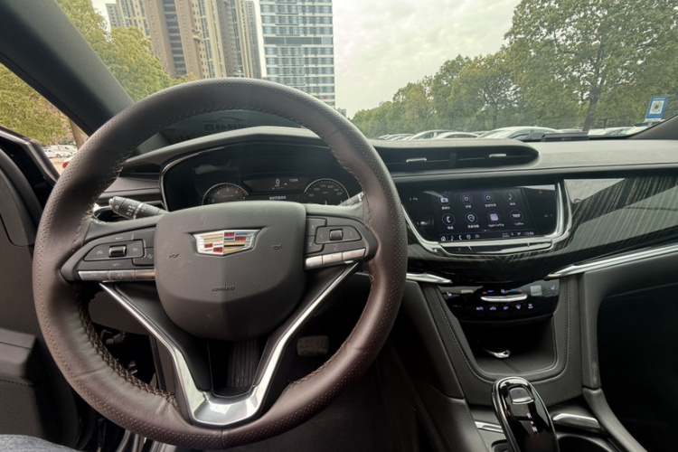 凯迪拉克XT6 2022款 2.0T 七座两驱豪华型中控内饰7002