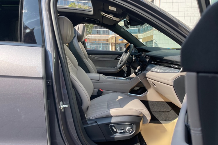 领克09 EM-P 2023款 2.0TD EM-P 远航版PM 七座中控内饰7006