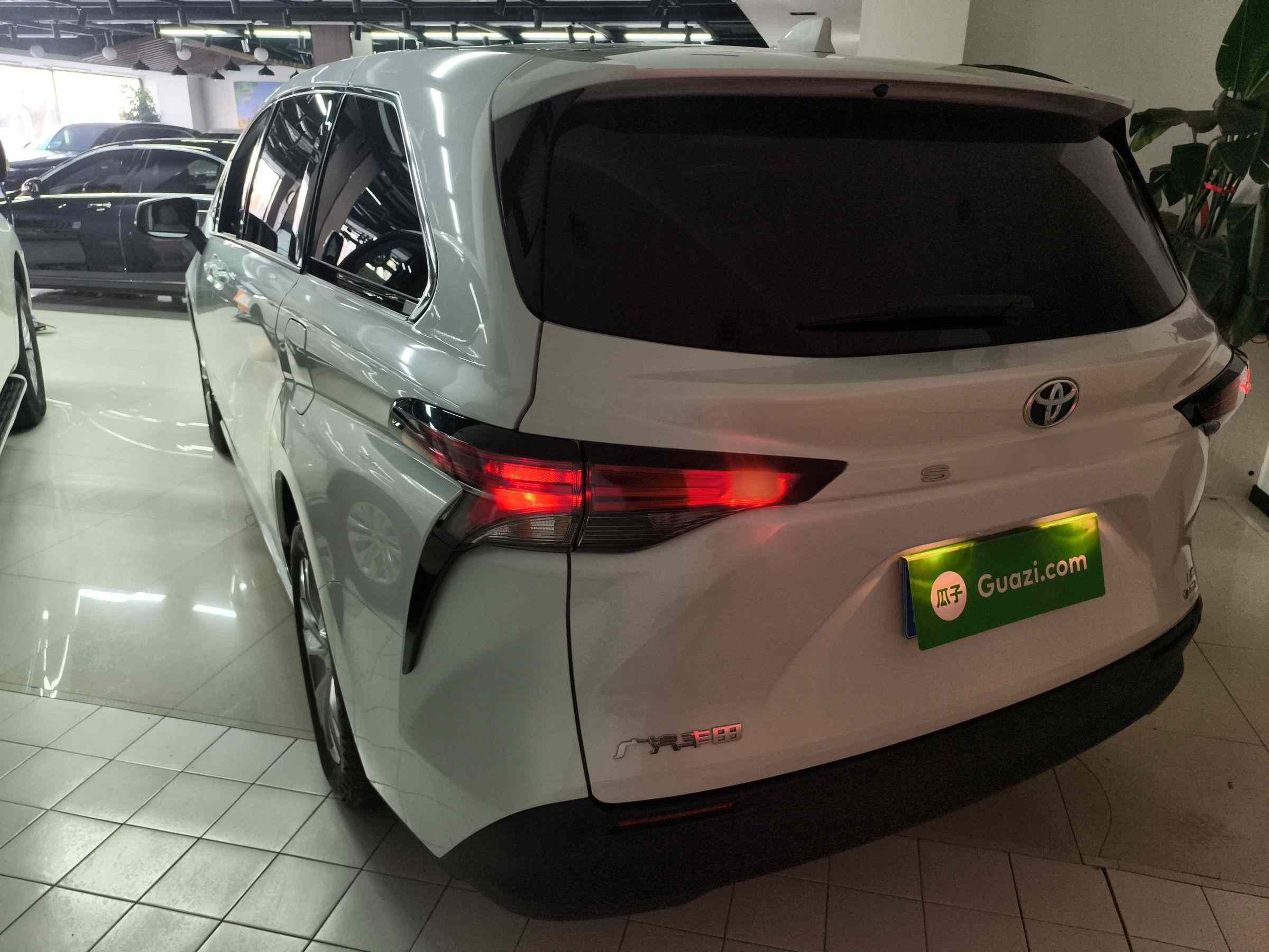 丰田 赛那SIENNA 2024款 2.5L混动 舒适版(3)