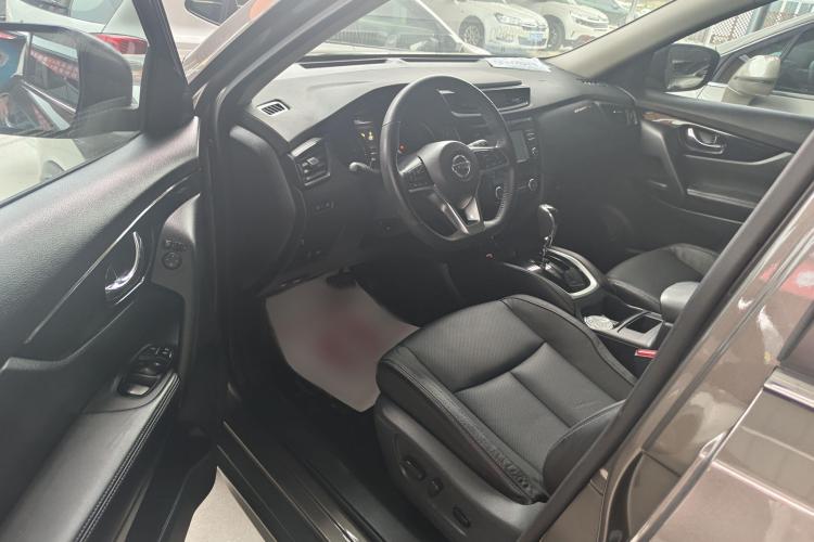 日产 奇骏 2019款 2.0L CVT舒适版 2WD中控内饰7004