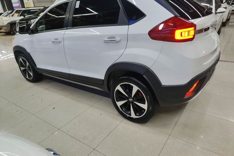 奇瑞 瑞虎3X 2020款 质享版 1.5L CVT尊贵版车身外观4