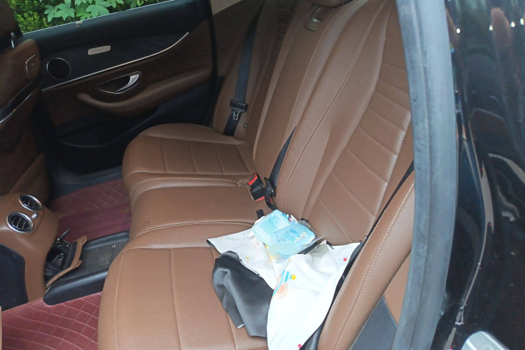 奔驰E级 2016款 E 200 L 运动型中控内饰7004