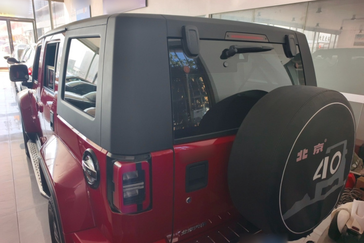 北京BJ40 2019款 2.0T 自动四驱城市猎人版旗舰型 国V车身外观6