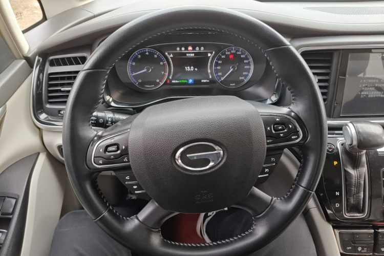 广汽传祺 传祺M8 2018款 320T 尊贵版中控内饰13