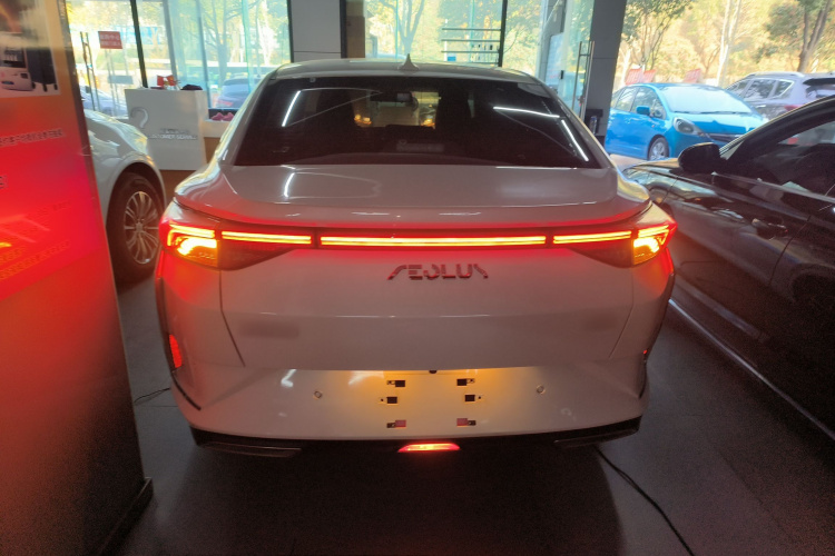 东风风神 奕炫 2021款 230T 自动追影版车身外观6004