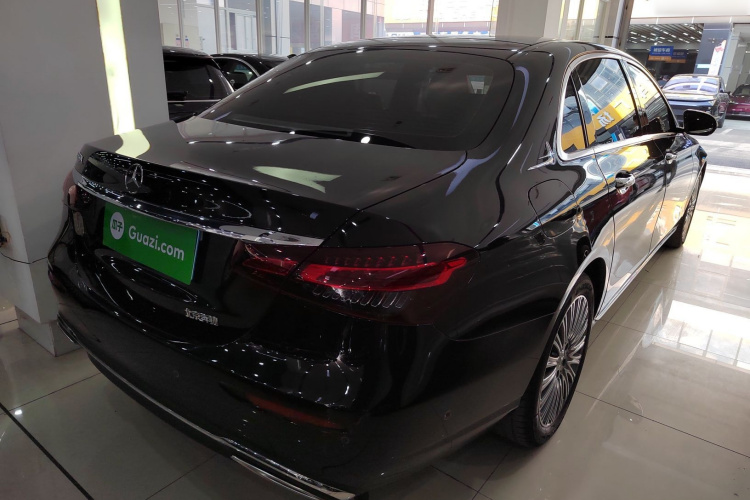 奔驰E级 2023款 改款 E 300 L 时尚型车身外观7