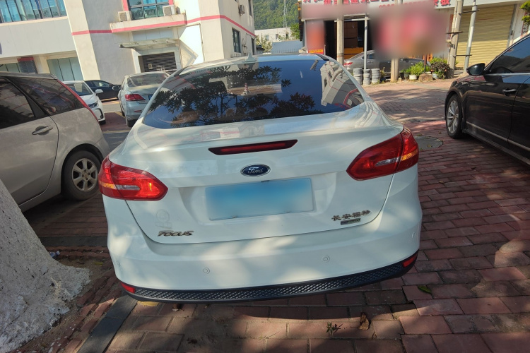 福特 福克斯 2018款 三厢经典 EcoBoost 125 自动超能风尚型智行版车身外观6