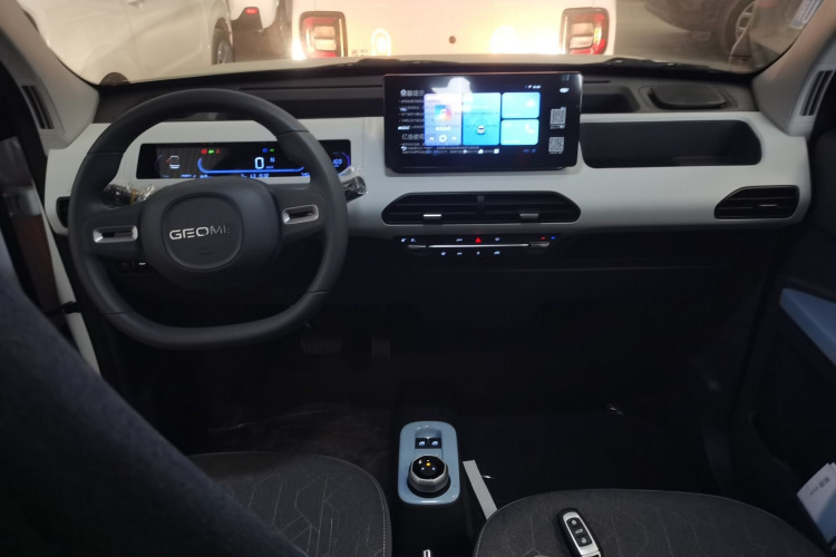 吉利银河 2024款 熊猫mini 200km 耐力熊中控内饰12