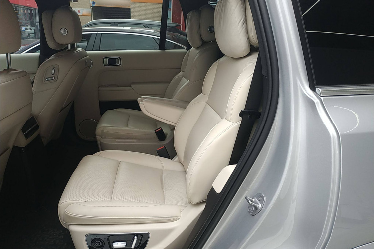 理想汽车 理想L9 2022款 Max中控内饰21