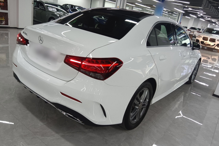 奔驰A级 2020款 改款二 A 180 L 运动轿车车身外观7