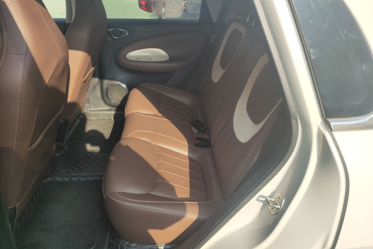 五菱汽车 五菱缤果 2023款 333km 灵犀互联+款中控内饰21