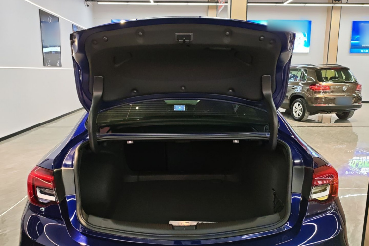 别克 君威 2020款 GS 28T 精英型机舱底盘23