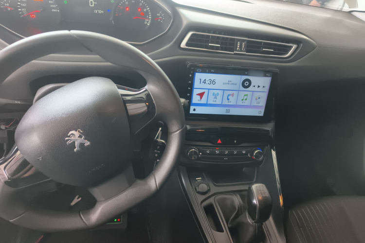 标致308 2018款 1.6L 手动时尚版中控内饰12