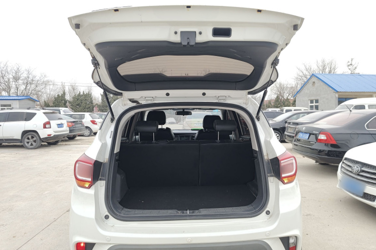 陆风X2 2017款 1.6L 手动锋锐版机舱底盘23