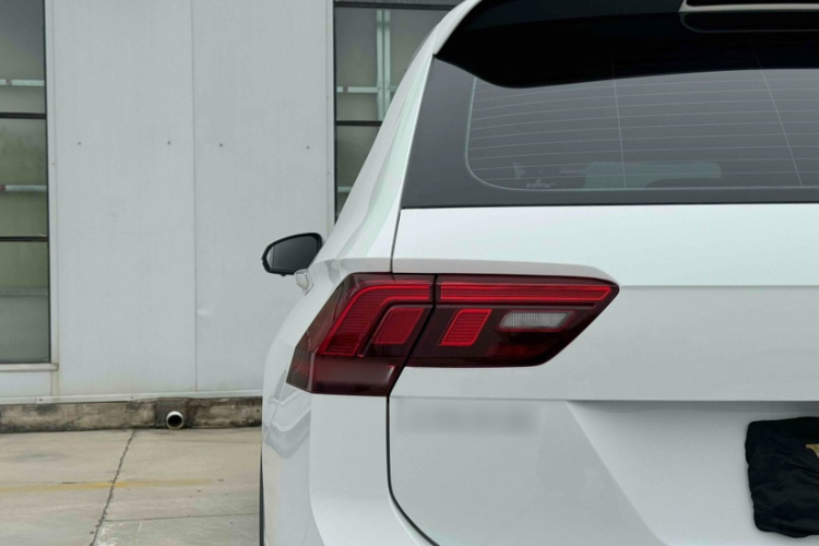 大众 途观L 2024款 出众款 330TSI 自动两驱R-Line龙耀版车身外观6006