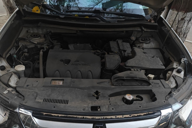 三菱 欧蓝德 2018款 2.4L 四驱豪华版 7座局部细节24