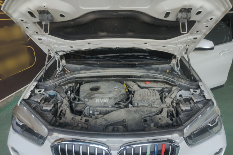 宝马X1 2018款 sDrive18Li 尊享型机舱底盘24