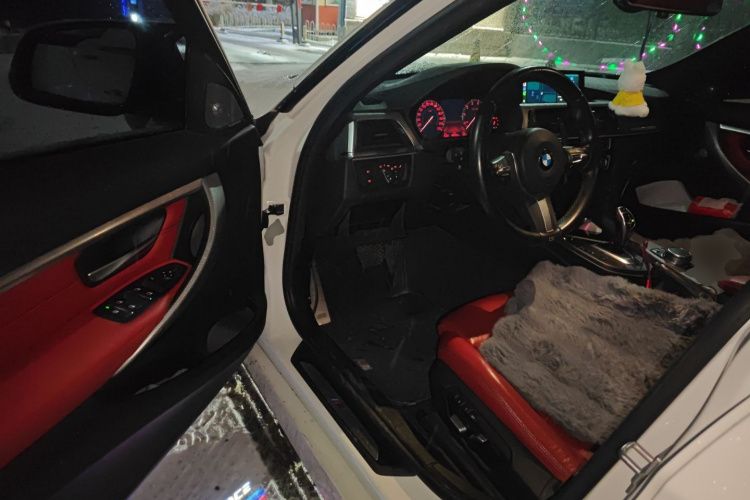 宝马3系 2019款 320i M运动曜夜版中控内饰20