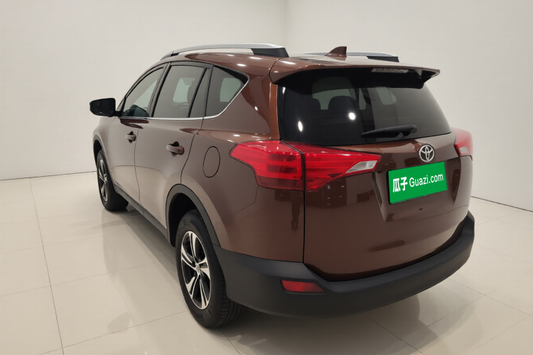 丰田 RAV4荣放 2015款 2.0L CVT两驱风尚版车身外观5