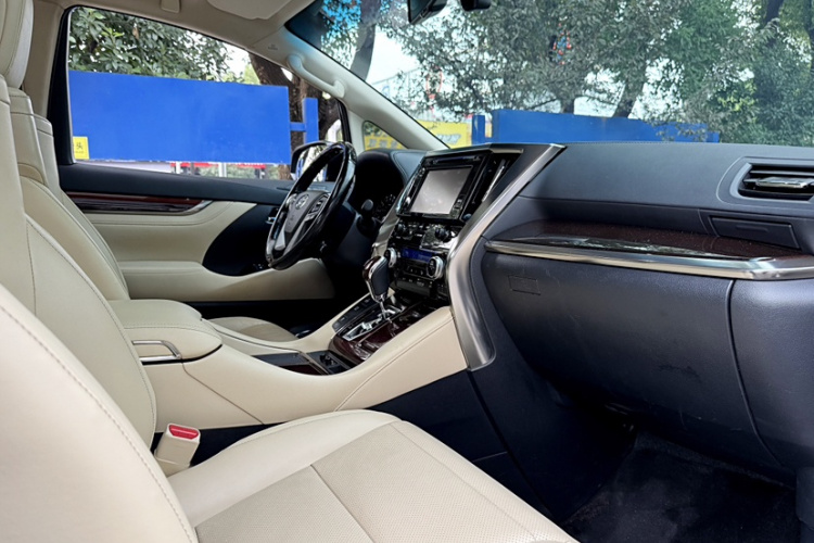 丰田 埃尔法 2015款 3.5L 豪华版中控内饰7008