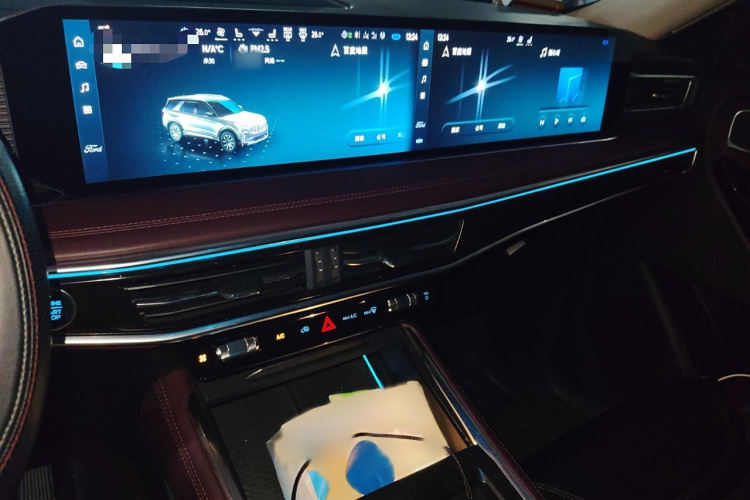 福特 探险者 2023款 EcoBoost 285 四驱钛金版 7座局部细节16