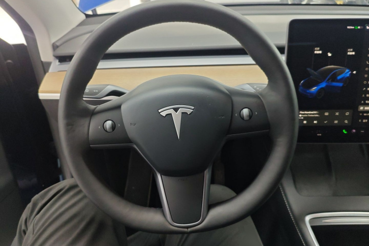 特斯拉 Model Y 2021款 长续航全轮驱动版中控内饰13