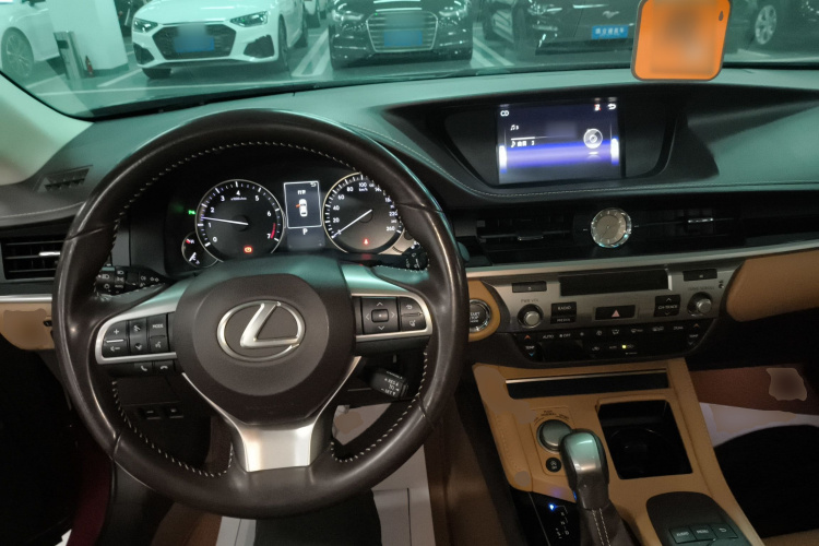 雷克萨斯ES 2015款 200 精英版中控内饰12
