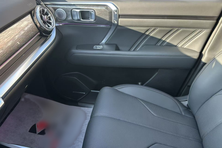 坦克400 2025款 2.4T 柴油版中控内饰7006