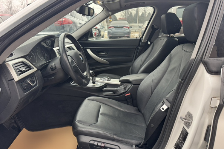 宝马3系GT 2014款 320i 领先型中控内饰7004