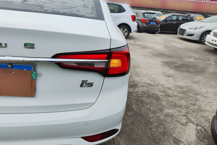 荣威i5 2020款 1.5L 手动4G互联领豪旗舰版车身外观9