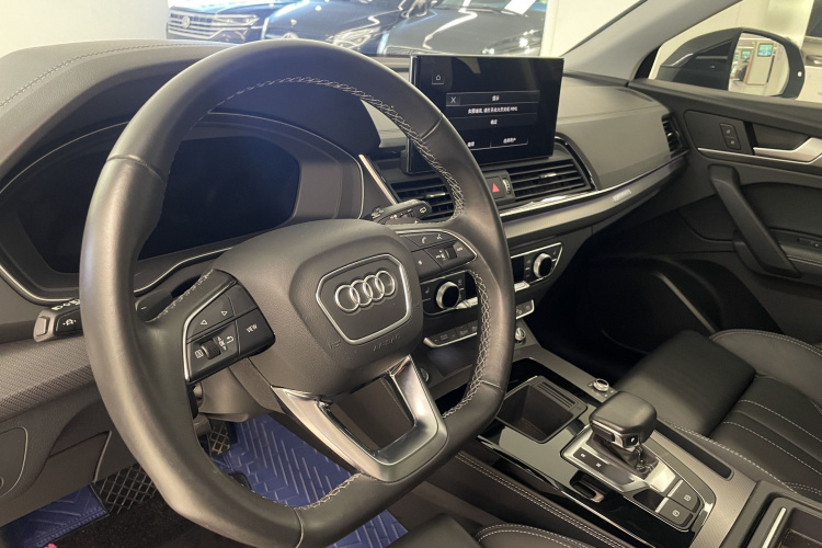 奥迪Q5L 2022款 改款 40T 豪华动感型中控内饰7010