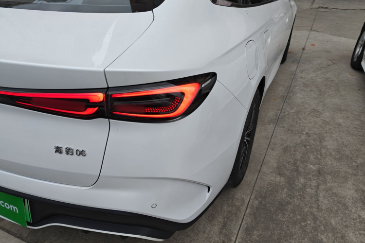 比亚迪 海豹06新能源 2024款 DM-i 80KM尊贵型车身外观9