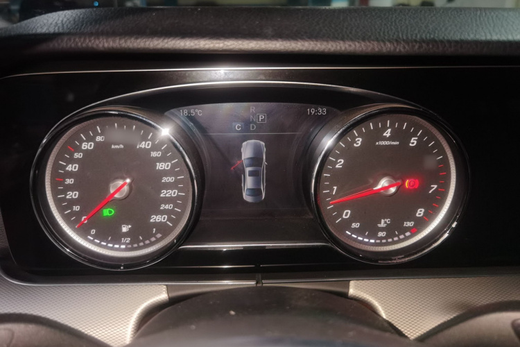 奔驰E级 2017款 改款 E 300 运动型局部细节14